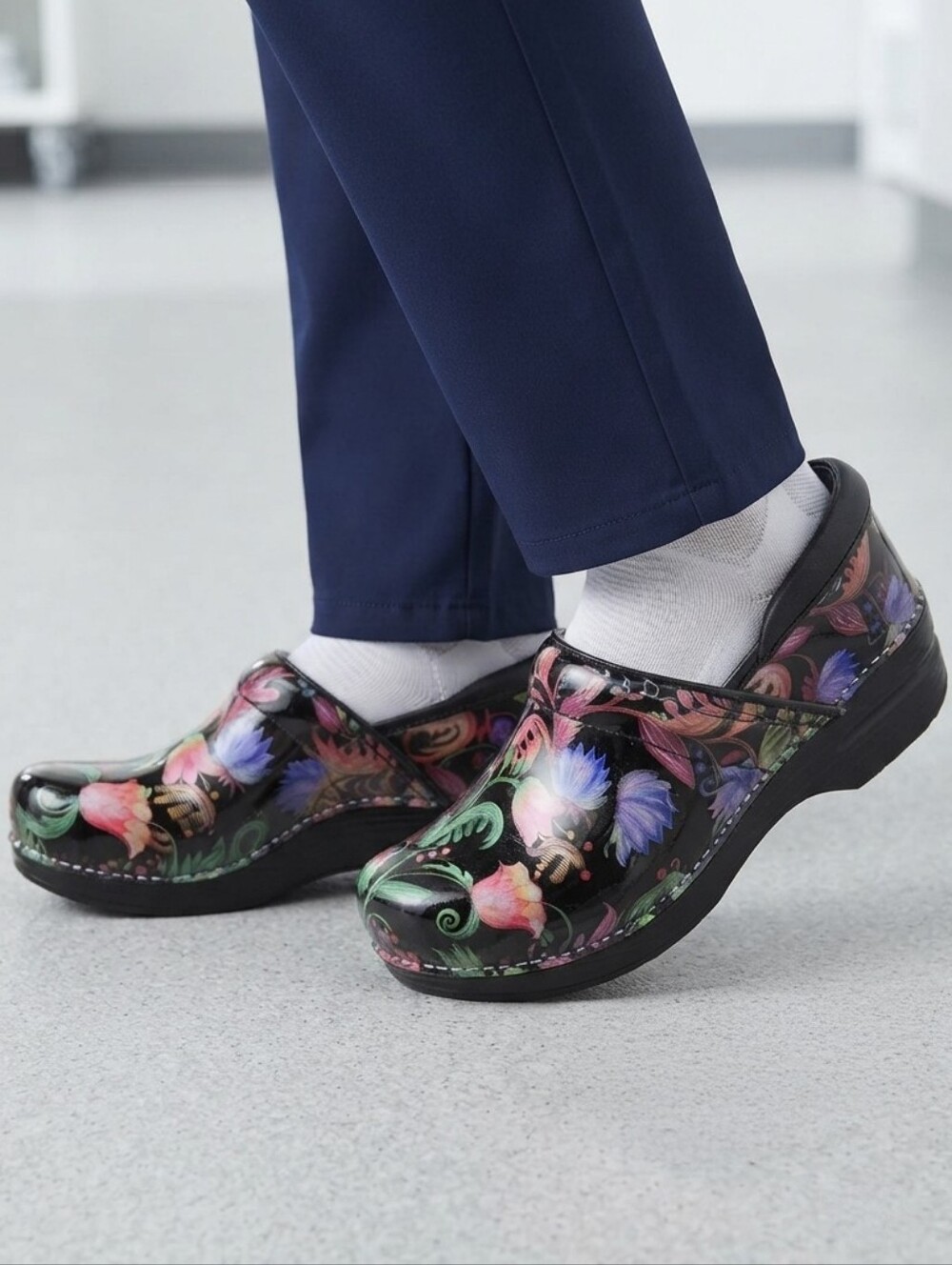 Dansko XP 2.0 Patent Leather Clogs – Black Floral | Size 38